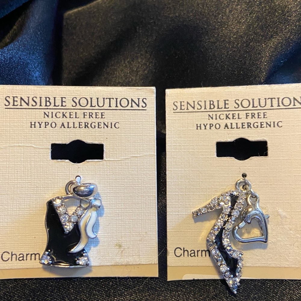 2 New Blk/Silver Rhinestone bracelet charms. Dress/Scarf & Stiletto with heart. - Picture 2 of 3
